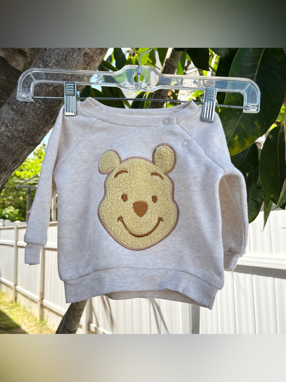 Disney Winnie the Pooh Crewneck Sweatshirt in Cream !